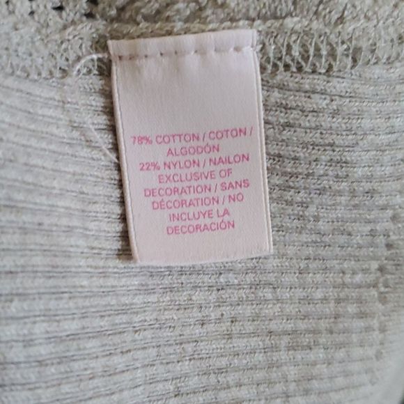 SOLD!! VICTORIA'S SECRET Thin Sweater - Sizes XS - Picture 6 of 6